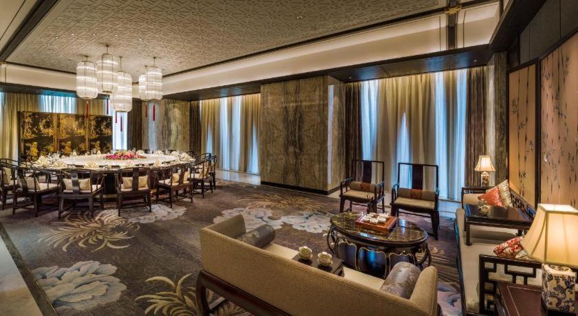 Wanda Reign Chengdu Hotel Exterior photo