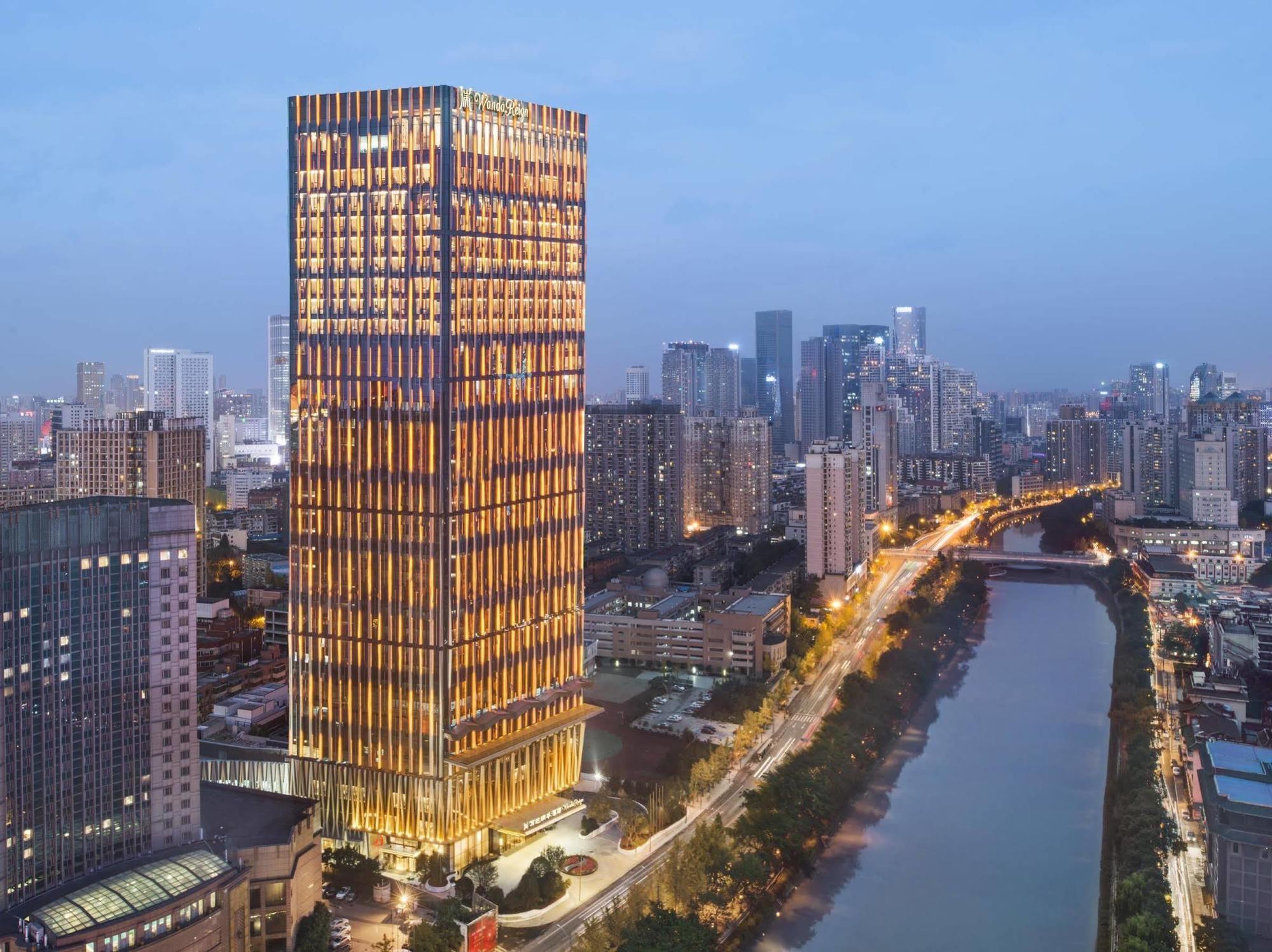 Wanda Reign Chengdu Hotel Exterior photo